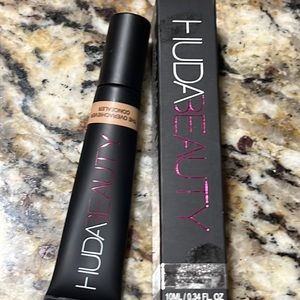 🧸🎃Granola Huda Beauty Overachiever Concealer